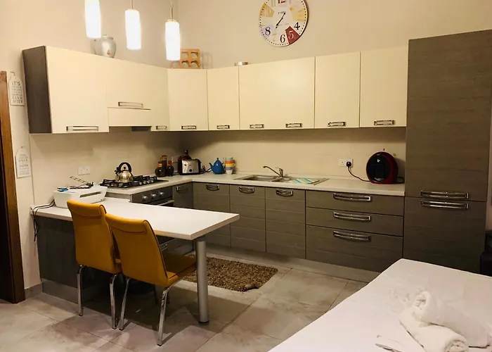 Maltese Town House Apartment *